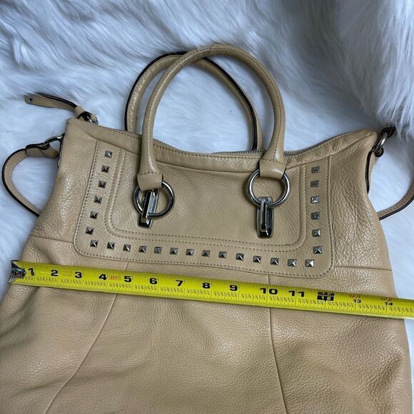 B Makowsky leather cream satchel/Shoulder bag silver tone studs accent - Picture 8 of 14